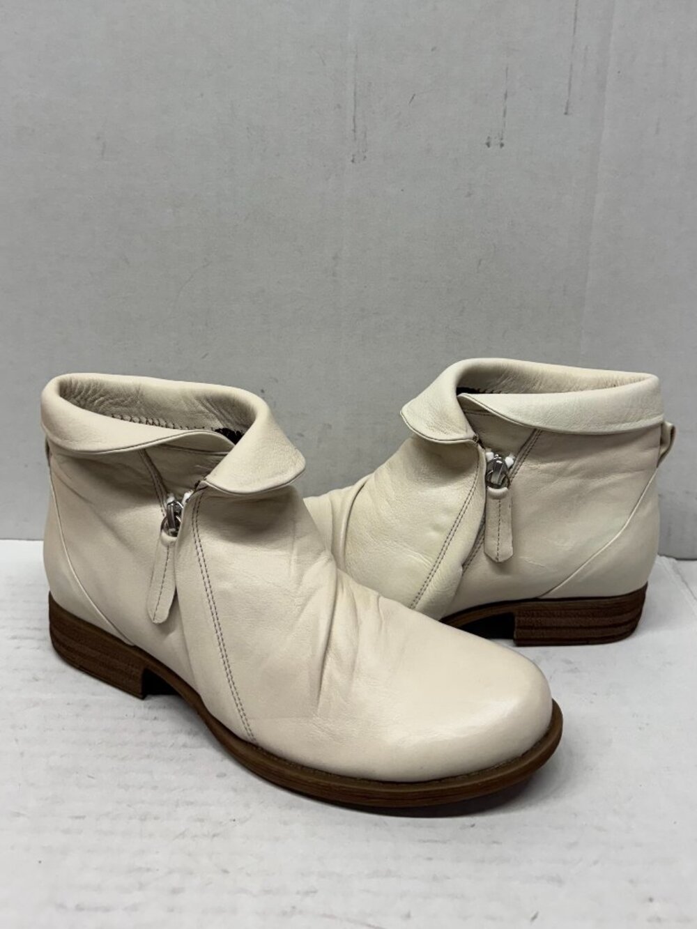MIZ MOOZ RUCHED SOFT LEATHER BOOTIE SIDE ZIP SAND 37EU / 7US NEW # Z-251